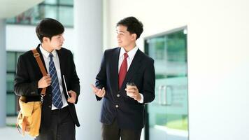 homem de negocios e dele trabalho em equipe. foto