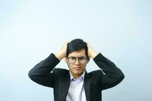 retrato do homem de negocios estressado e frustrado a partir de trabalhar. foto