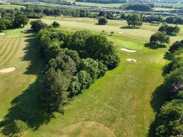 aéreo Visão do luton Cidade do Inglaterra Reino Unido às sobre a Wardown público parque, a drones Câmera cenas estava capturado em Junho 13, 2023 foto