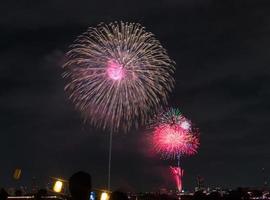 festival de fogos de artifício no verão em Tóquio foto