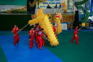 ho chi minh, viet nam - 22 abril 2023 Dragão dança, comemoro a Novo ano. às a parque foto