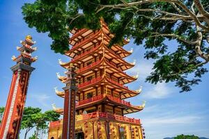 lindo Visão do bastão nha pagode dentro bao loc cidade, Vietnã foto