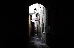 vista de uma rua da Toscana foto