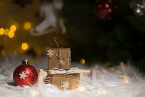 inverno feriados fundo Natal apresenta em mini de madeira trenó. foto