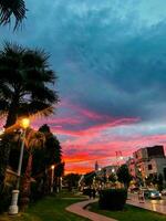 triste paisagem urbana em uma nublado tarde foto