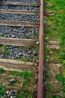 velha ferrovia na estação foto