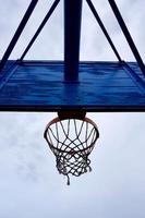 velha quadra de basquete de rua