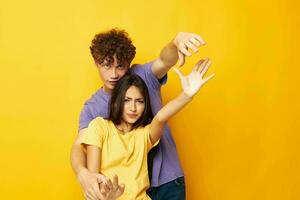 adolescentes casual roupas posando emoções palhaçadas estilo de vida inalterado foto