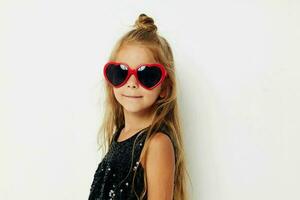 pequeno menina oculos de sol Preto vestir moda foto