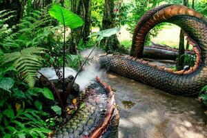 serpente rei do nagas dentro tailândia.naga ou serpente estátua foto