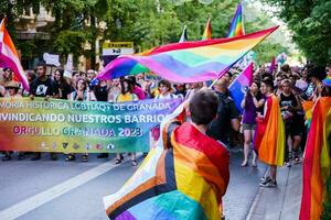 granada, Espanha. Junho 26, 2023. diversidade do pessoas às lgbtq orgulho demonstração foto