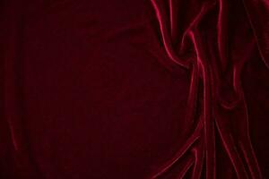 vermelho veludo tecido textura usava Como fundo. vermelho panela tecido fundo do suave e suave têxtil material. esmagado veludo .luxo escarlate para seda. foto