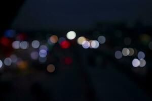colorida desfocar abstrato bokeh rua luzes efeitos em a noite Preto fundo textura foto