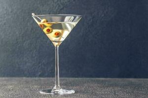 uma vidro do martini coquetel foto