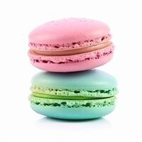 macarons Macarrão isolado em branco fundo, creme pastel chique cafeteria sobremesa, doce Comida e feriado bolo para luxo confeitaria, generativo ai foto