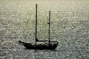 barco no mar foto