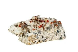macro mineral pedra espessartina, feldspato, esfumaçado quartzo, em uma branco fundo foto