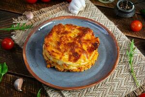 clássico lasanha com picado chiken bolonhesa molho e bechamel molho foto