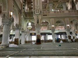 meca, saudita Arábia, abril 2023 - uma lindo dia Visão do a interior do masjid al-haram, meca. foto