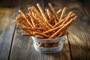 estoque foto do pretzel Gravetos ou salgadinhos dentro a cozinha mesa profissional Comida fotografia ai gerado