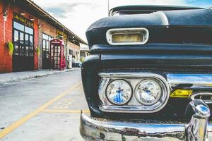 vintage carro em rua foto