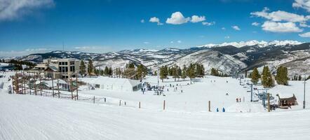 véu esqui recorrer Cidade e esqui montanha dentro Colorado foto