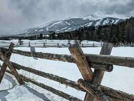 lindo pôr do sol sobre Breckenridge Colorado esqui recorrer Cidade foto