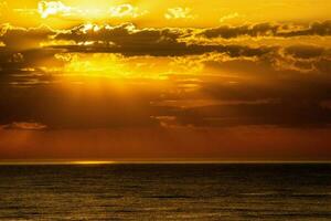 manhã nascer do sol sobre atlântico oceano dentro Virgínia de praia Virgínia foto