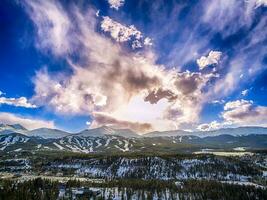 lindo pôr do sol sobre Breckenridge Colorado esqui recorrer Cidade foto