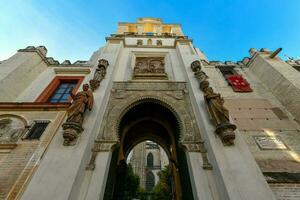 porta do perdão - sevilha, Espanha foto