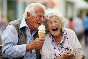 doce Senior casal comendo gelo creme ai gerado foto