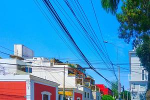 confusão de fios e cabos bagunçados em lima peru foto