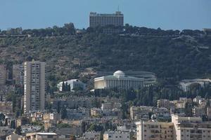 cidade de haifa em israel situada na planície costeira mediterrânea foto