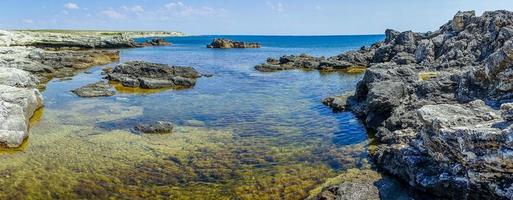 a costa íngreme e íngreme do cabo Tarkhankut foto