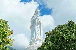linh ung pagode têmpora ou senhora grande Buda dentro da nang cidade. ponto de referência e popular para turistas atração. Vietnã e sudeste Ásia viagem conceito foto
