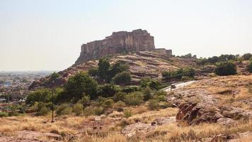 vista do forte de jodhpur do mausoléu de jaswant tanda, jodhpur, rajasthan, índia foto