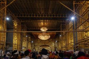 sri bangla sahib gurudwara sikh templo interior em nova deli, Índia foto