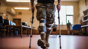 fechar-se do homem caminhando com muletas dentro hospital corredor. generativo ai. foto