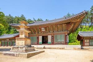 singyesa é um templo budista coreano na Coreia do Norte foto