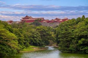 Castelo Shuri é um ryukyuan gusuku em Shuri no Japão Okinawa foto