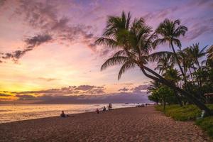 cenário na praia kaanapali na ilha de maui, havaí, nos foto