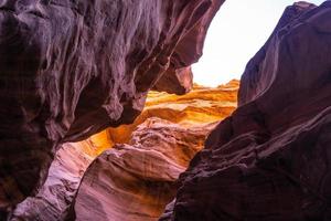 penhascos de arenito colorido do canyon vermelho israel foto