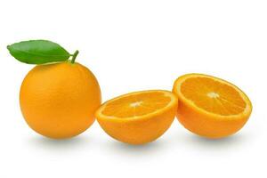 frutas cítricas laranja em fundo branco foto