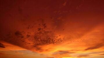 pôr do sol céu fundo com nuvens. beleza brilhante ar fundo. sombrio vívido ciano panorama. foto