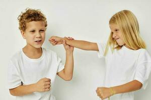 retrato do fofa crianças infantil estilo posando infância inalterado foto