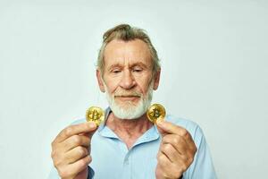 idosos homem criptomoeda bitcoin face fechar acima investimento cortada Visão foto