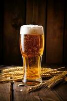 bar lager beber Cerveja vidro bebida álcool espuma ouro cerveja. generativo ai. foto