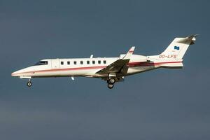 abelag aviação learjet 45 oo-lfs privado o negócio jato aterrissagem às Frankfurt aeroporto foto