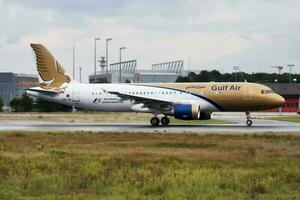 golfo ar airbus A320 a9c-aq passageiro avião saída às Frankfurt aeroporto foto