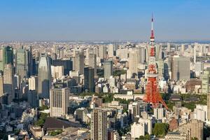 Tóquio torre com Horizonte paisagem urbana dentro Japão - imagem foto